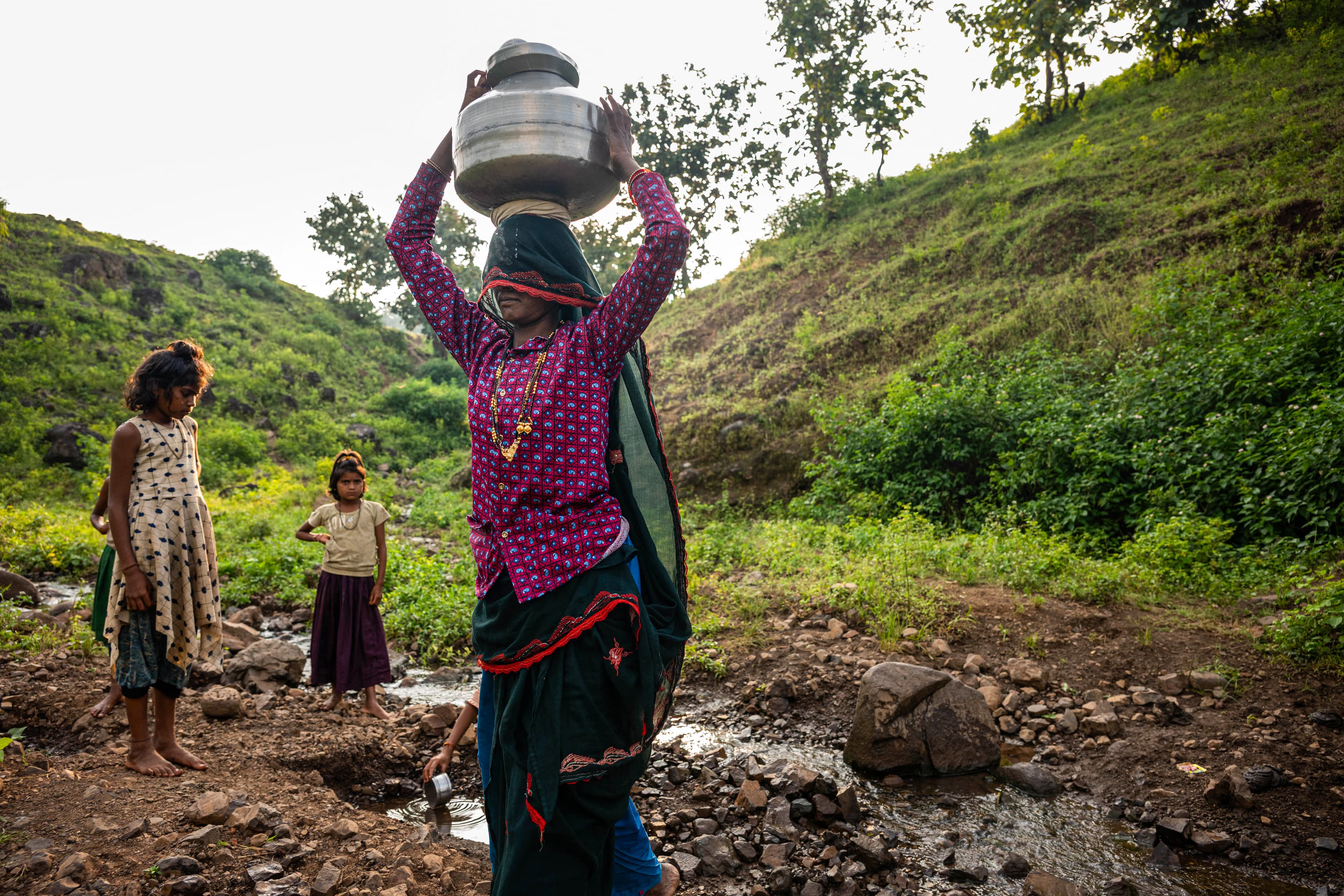 วิกฤตภัยแล้งในอินเดียบีบอนาคตเด็กผู้หญิงต้องเลือกระหว่าง ‘น้ำ’ กับ ‘การศึกษา’