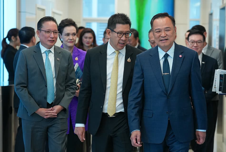 Photo Story : 4 เดือนก็ ‘ยุบสภา’ แล้ว ‘อนุทิน’ ปัดท่า ‘ภท.’ ไล่ ‘วันนอร์’