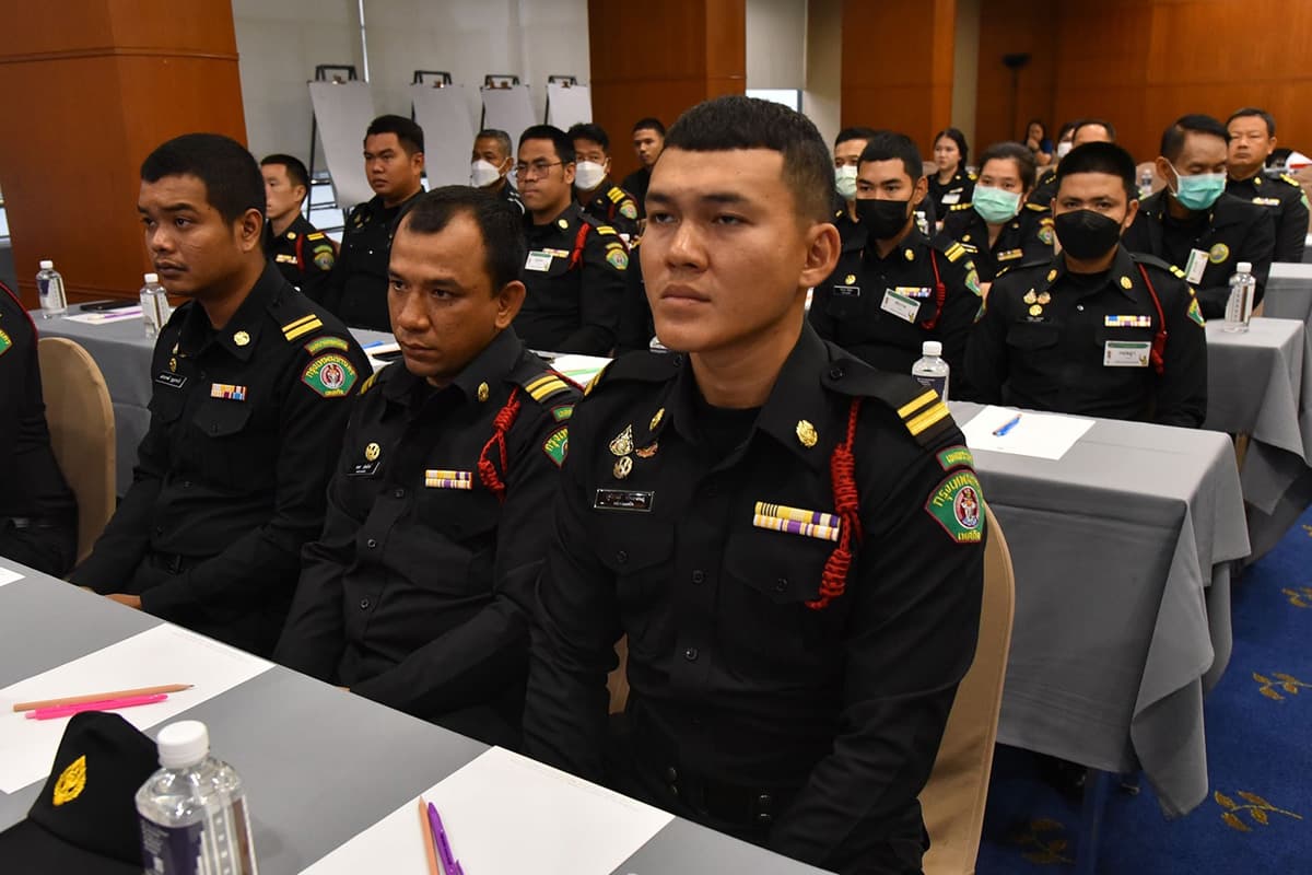 Bangkok-appoints-volunteer-traffic-officers-SPACEBAR-Photo03.jpg