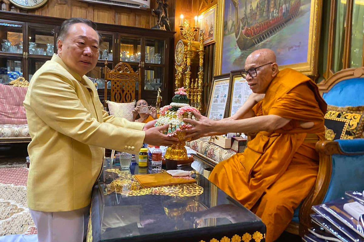 สมเด็จพระพุฒาจารย์ (สนิท ชวนปญฺโญ) เจ้าอาวาสวัดไตรมิตรวิทยาราม เจ้าคณะหนใหญ่ตะวันออก