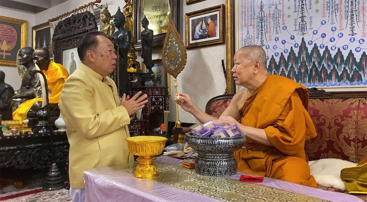 สมเด็จพระมหารัชมงคลมุนี (สมเด็จธงชัย) เจ้าคณะใหญ่หนกลาง กรรมการมหาเถรสมาคม และผู้ช่วยเจ้าอาวาสวัดไตรมิตรวิทยารามวรวิหาร 