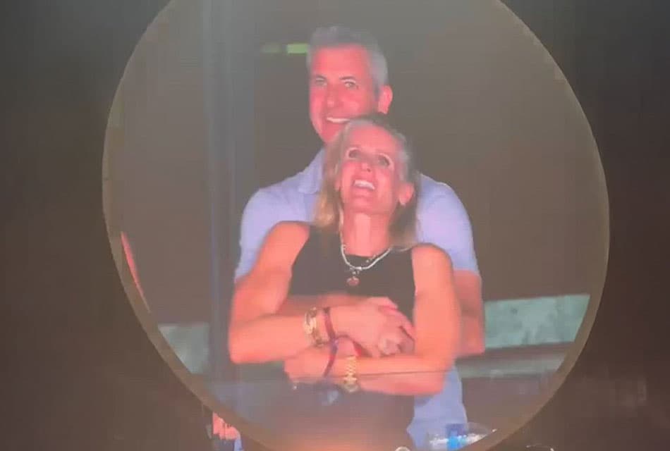 Kiss Cam จับภาพชู้สาว จากไปดูคอนเสิร์ต Coldplay  สู่หลักฐานมัดตัวคนเจ้าชู้
