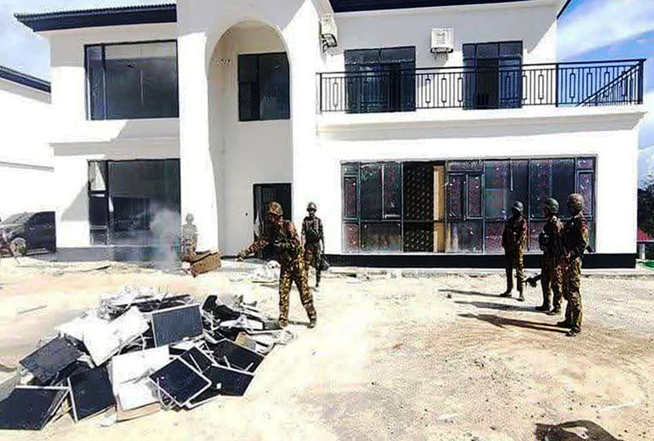 ‘ทหารเมียนมา’ บุกทลายฐานที่มั่นแก๊งคอลเซ็นเตอร์ จับคนงานกว่า 2,200 คน ยึดสตาร์ลิงค์ 30 ชุด