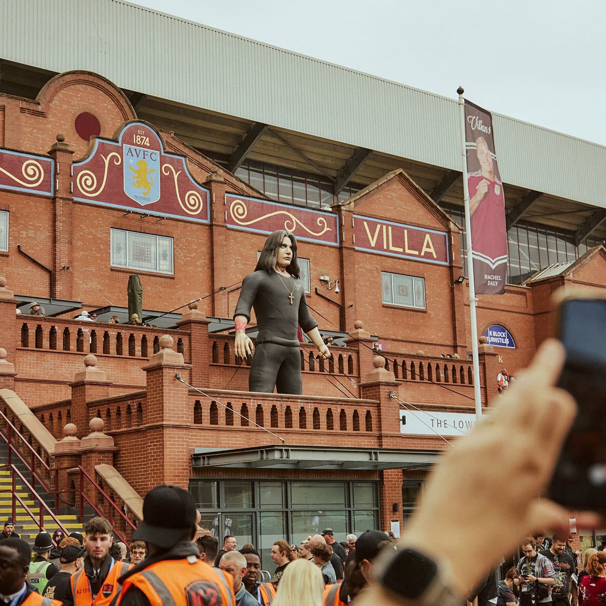 Photo-story-Aston-Villa-RIP-Ozzy-Osbourne-SPACEBAR-Photo_SQ03.jpg