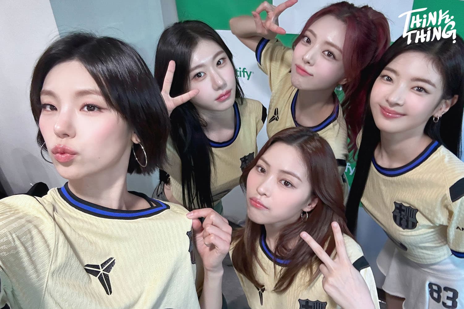 K-POP x Football! รวมภาพ ITZY กับ Stray Kids ร่วมงานกับ บาร์ซ่า และ สเปอร์ส