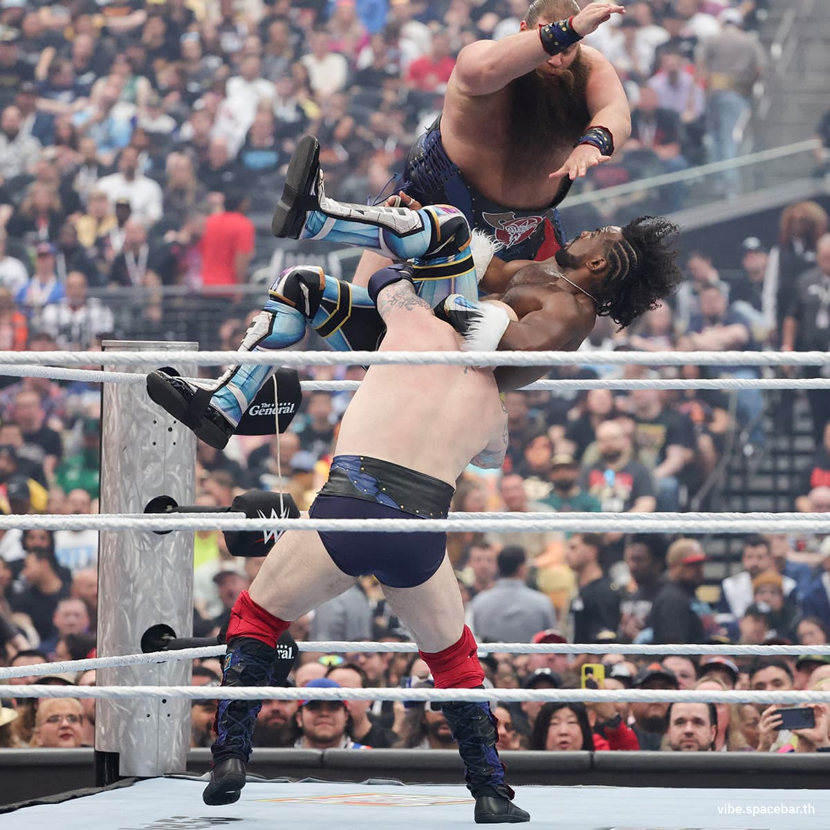 Photo_story_and_review_Wrestle_Mania_41_Night_1_SPACEBAR_Photo05_23d2ef48c8.jpg