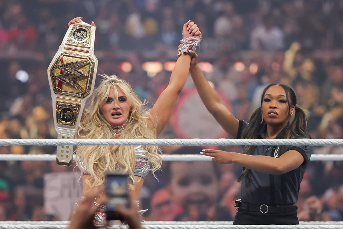 Photo_story_and_review_Wrestle_Mania_41_Night_1_SPACEBAR_Photo14_f274b1641e.jpg