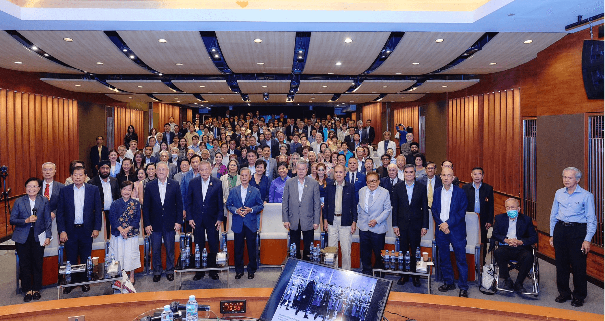 บรรยากาศเหมือนประชุมพรรคประชาํธิปัตย์สายแท้ หนาแน่นขนาดนี้พรรคใหม่ก็คงมาเร็วขึ้น   : ขอบคุณภาพเพจ ชวน หลีกภัย