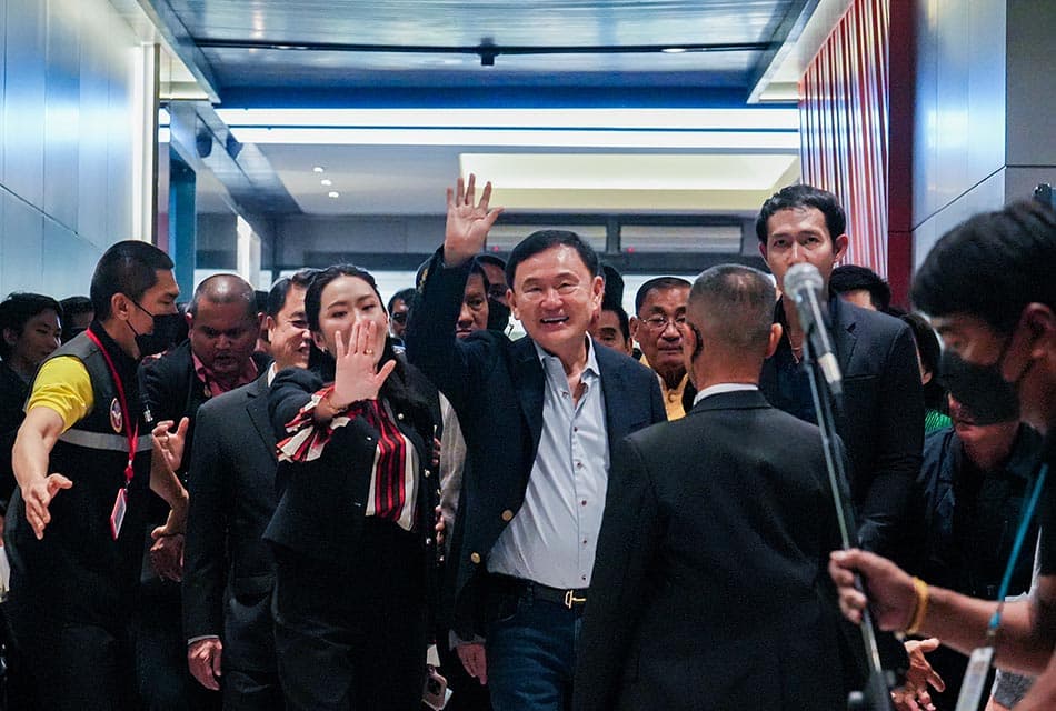 Thaksin_Comeback_Pheuthai_Party_SPACEBAR_Thumbnail_78f80ba313.jpg