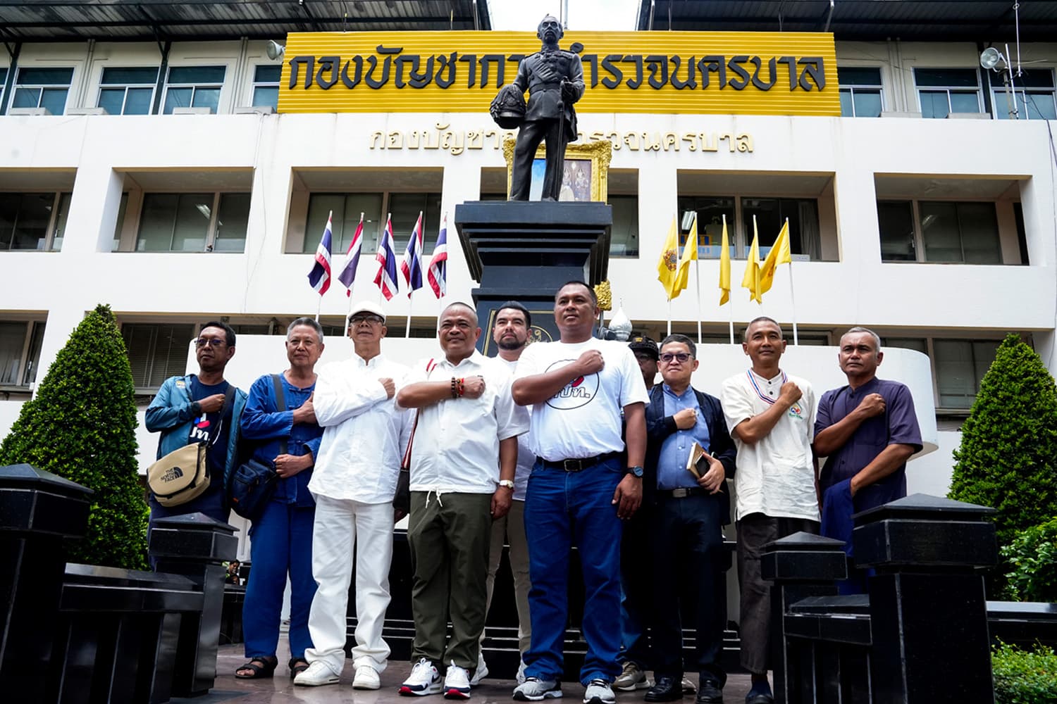 Photo Story : ‘คณะรวมพลังแผ่นดินฯ’ หารือ ‘บช.น.’ วางแผนจัดม็อบใหญ่  28 มิ.ย.
