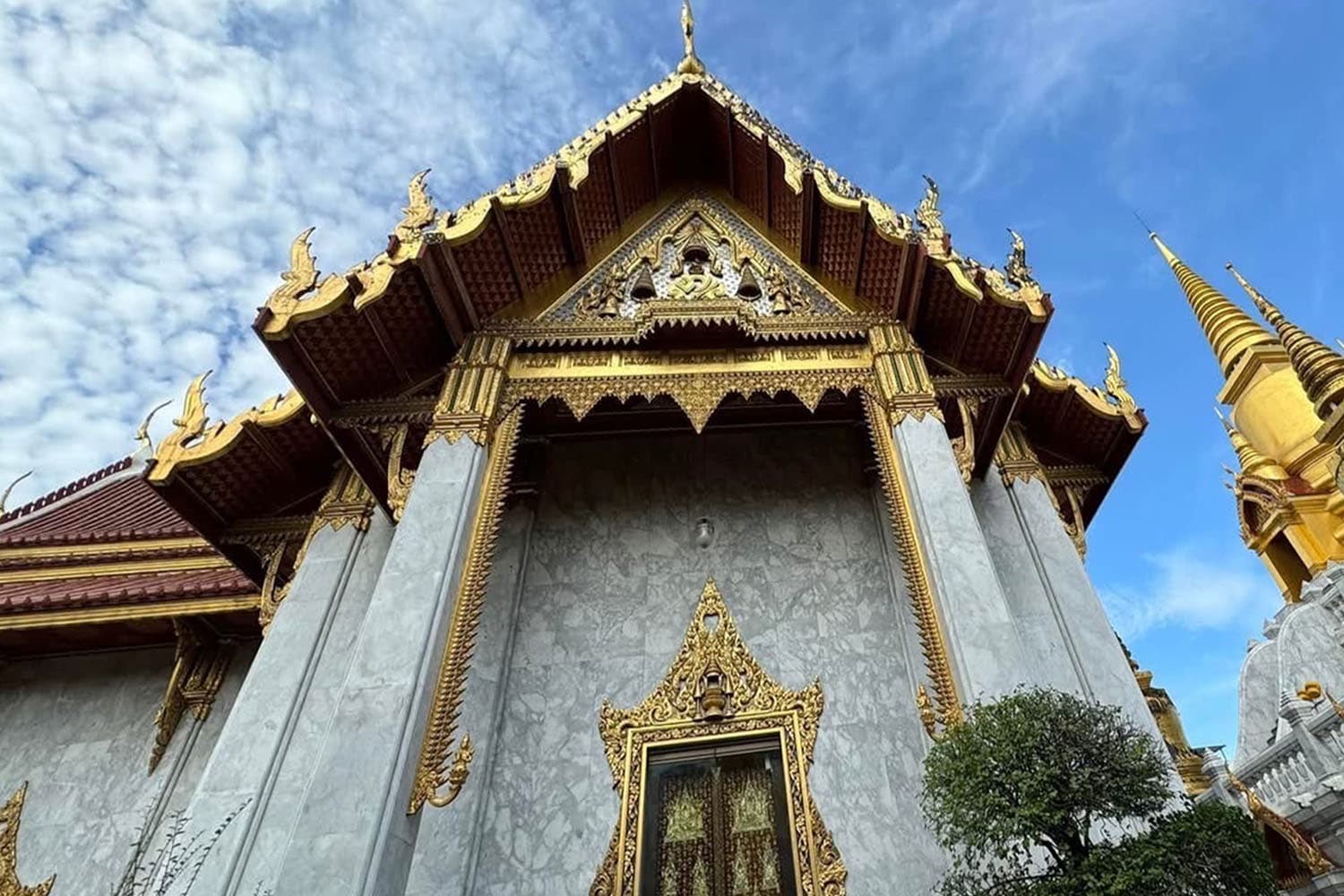 วัดตรีทศเทพ วัดหลวงที่ขึ้นชื่อว่า สร้างยาก และสร้างเทพถึงสามองค์