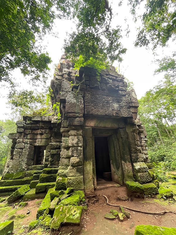 Two-palace-in-surin-SPACEBAR-Photo01.jpg