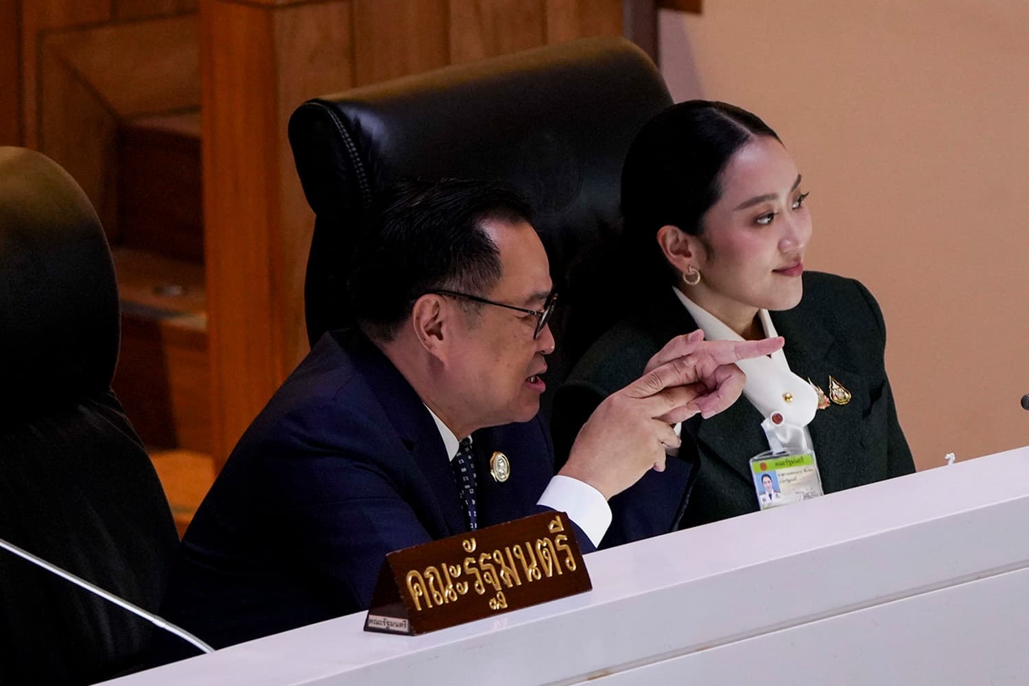 ส่องความ ‘สนิทสนม’ ของ ‘นายกฯ อิ๊งค์-อนุทิน’ สยบข่าวทวง ‘มท.’