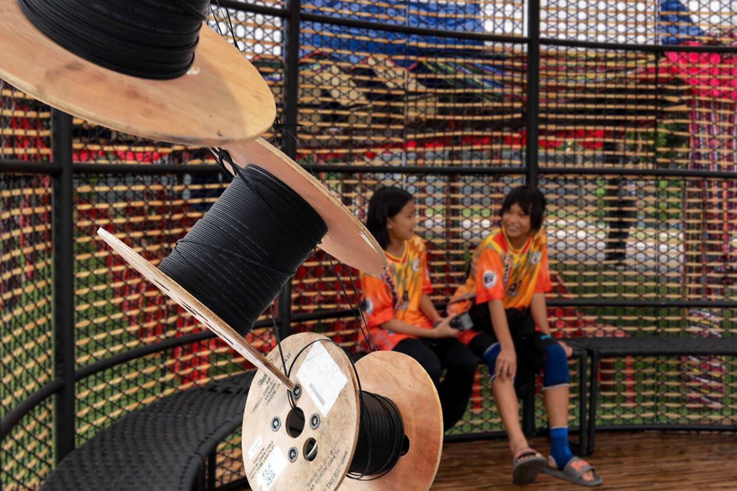 Design for Sustainability: AIS 3BB Fibre3 เปลี่ยนขยะเป็นศิลปะเพื่อชุมชน