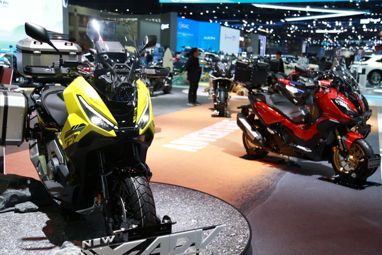 economic_business_thai_krungsri_motorcycle_loan_SPACEBAR_Hero_72aa2b05c4.jpg