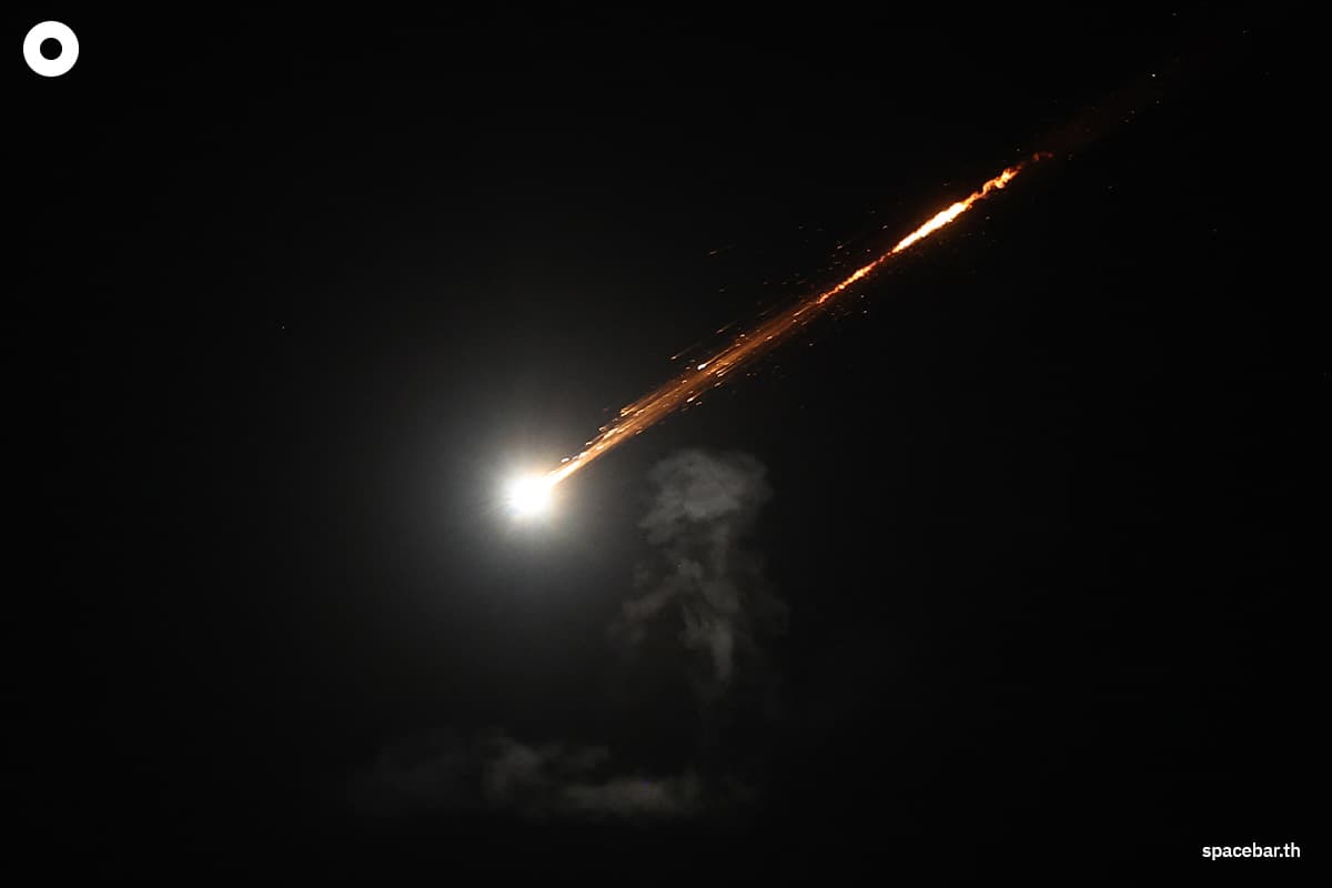 ภาพขีปนาวุธบนท้องฟ้าเหนือกรุงเยรูซาเล็มเมื่อวันที่ 13 มิถุนายน 2025
