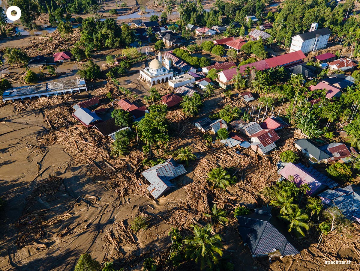 ภาพมุมสูงแสดงให้เห็นความเสียหายจากน้ำท่วมในเมืองเมอรูดู อำเภอปีดีจายา ในจังหวัดอาเจะห์ของอินโดนีเซีย เมื่อวันที่ 30 พฤศจิกายน 2025 Photo by CHAIDEER MAHYUDDIN / AFP