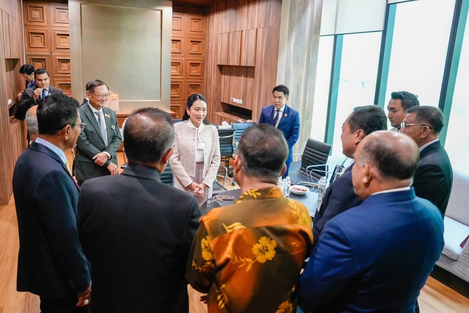 ‘อิ๊งค์’ ออกจากสภาแล้ว ด้าน ‘ทวี’ พา สส.พรรคประชาชาติ ให้กำลังใจ