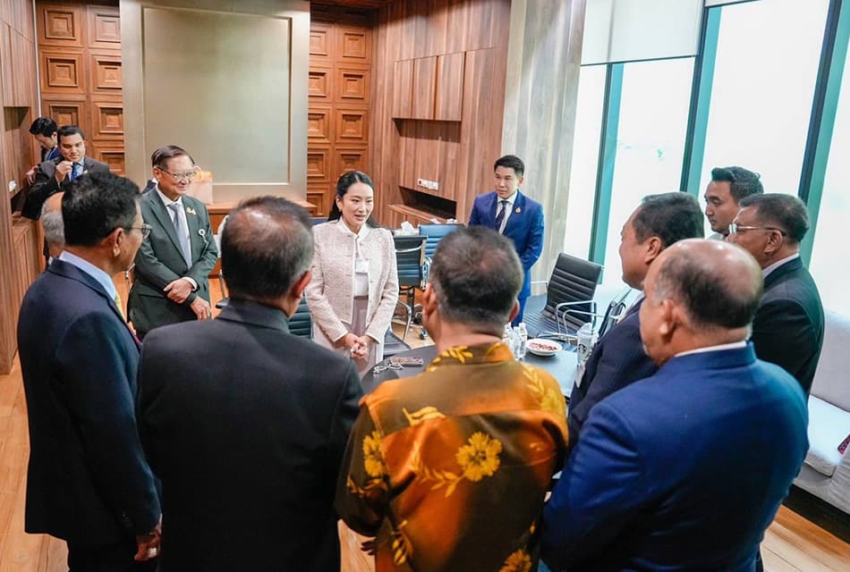 ‘อิ๊งค์’ ออกจากสภาแล้ว ด้าน ‘ทวี’ พา สส.พรรคประชาชาติ ให้กำลังใจ