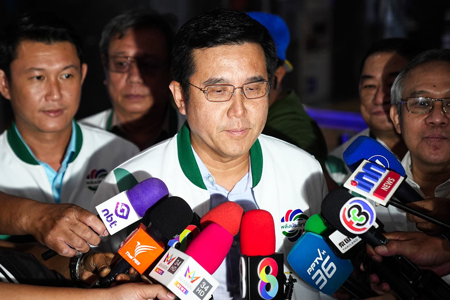 ‘ชัยวุฒิ’ ยุ ‘พรรคร่วมฯ’ หนีตายก่อน ‘เรือจม’