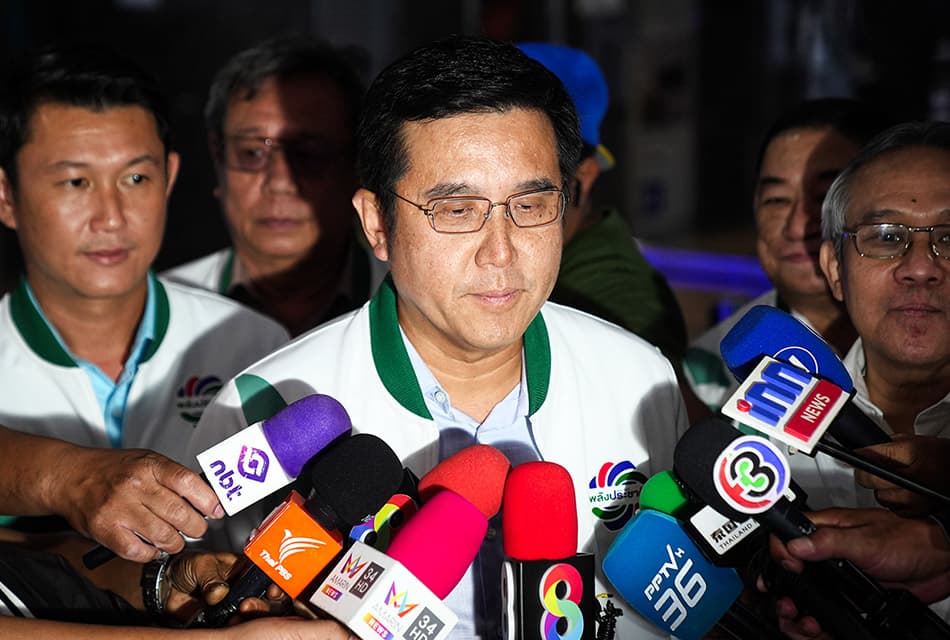 ‘ชัยวุฒิ’ ยุ ‘พรรคร่วมฯ’ หนีตายก่อน ‘เรือจม’