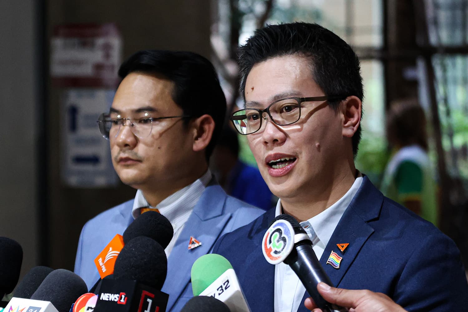 ‘ปชน.’ แฉไทม์ไลน์ ‘แจกกล้วย’ แลกโหวต ‘งบฯ 69’-กม.เอ็นเตอร์เทนเมนต์คอมเพล็กซ์