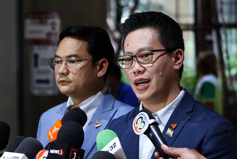 ‘ปชน.’ แฉไทม์ไลน์ ‘แจกกล้วย’ แลกโหวต ‘งบฯ 69’-กม.เอ็นเตอร์เทนเมนต์คอมเพล็กซ์