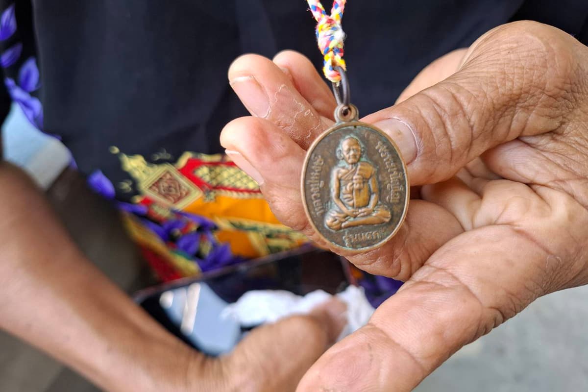 สุทินา โชว์พระที่เธอพกติดตัวไว้ตล