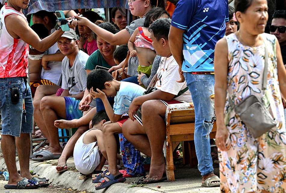 Photo Story : ชาวฟิลิปปินส์ในเซบูกว่า 2 หมื่นไร้ถิ่นฐานอพยพนอนกลางแจ้ง หลังเกิดแผ่นดินไหวรุนแรง