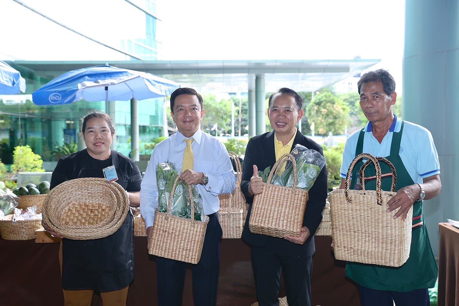 ปตท. เปิดตลาดตรง ช่วยชาวสวนไทย ยิ้มได้!