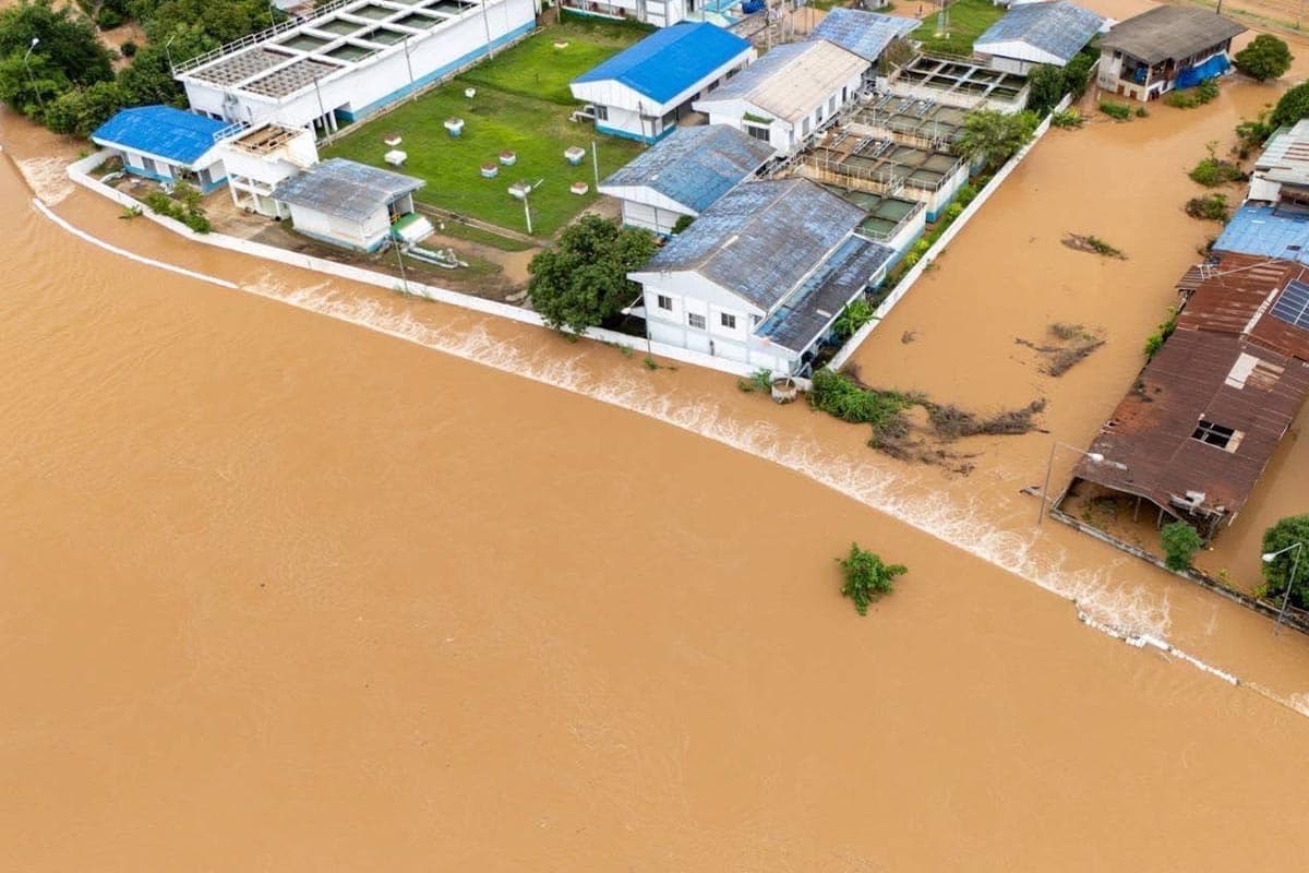 sukhothai-yom-river-overflowing-5-districts-submerged-affected-SPACEBAR-Photo01.jpg