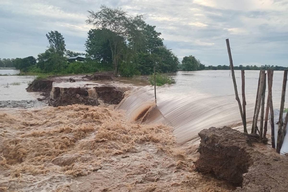 sukhothai-yom-river-overflowing-5-districts-submerged-affected-SPACEBAR-Photo02.jpg