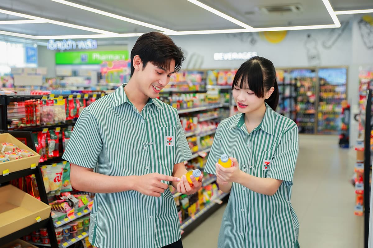 เซเว่น อีเลฟเว่น ปล่อยลุคใหม่ “Green Uniform” ชุดพนักงานสุดชิค ใส่สบาย เป็นมิตรต่อโลก