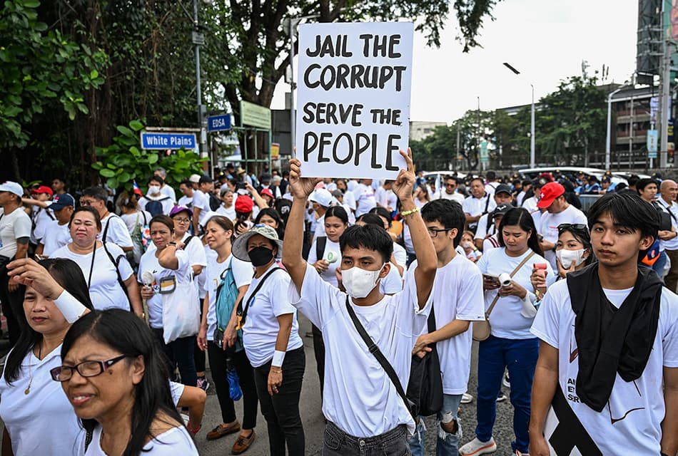 คนฟิลิปปินส์หลายพันประท้วงทุจริตโครงการป้องกันน้ำท่วมที่ไม่มีอยู่จริง