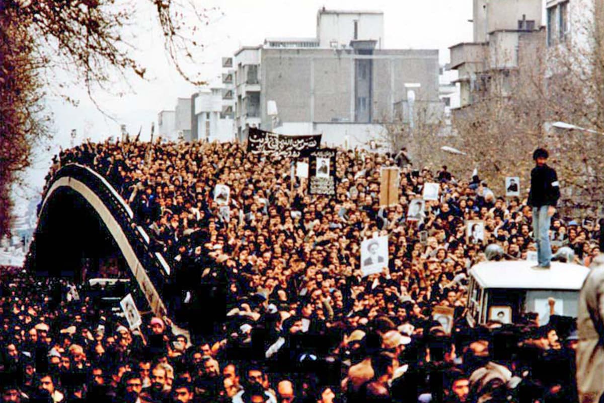 ชาวอิหร่านประท้วงต่อต้านชาร์เมื่อวันที่ 11 ธ.ค. 1978