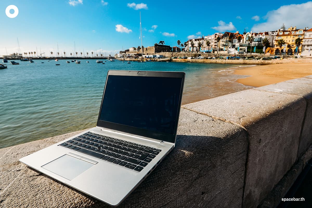 Photo by : Shutterstock / Alexandre Rotenberg