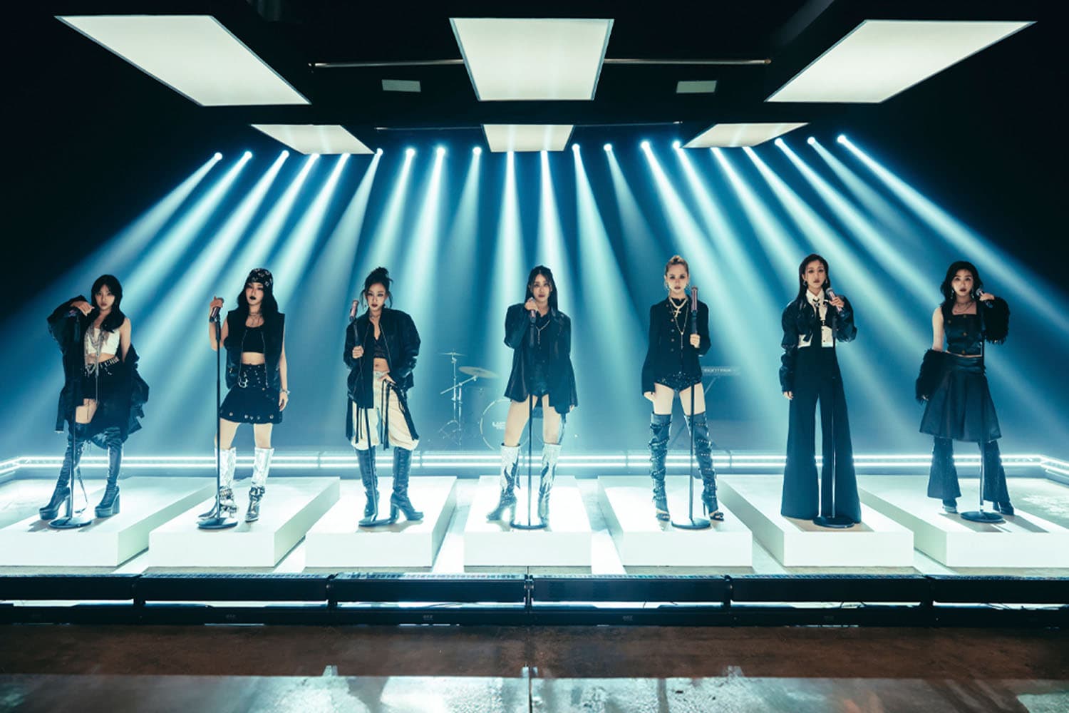 4EVE สร้างตำนานบทใหม่ ส่งเพลง ‘รับจบ’ ปลุกความเป็นชาวร็อกในตัวคุณ