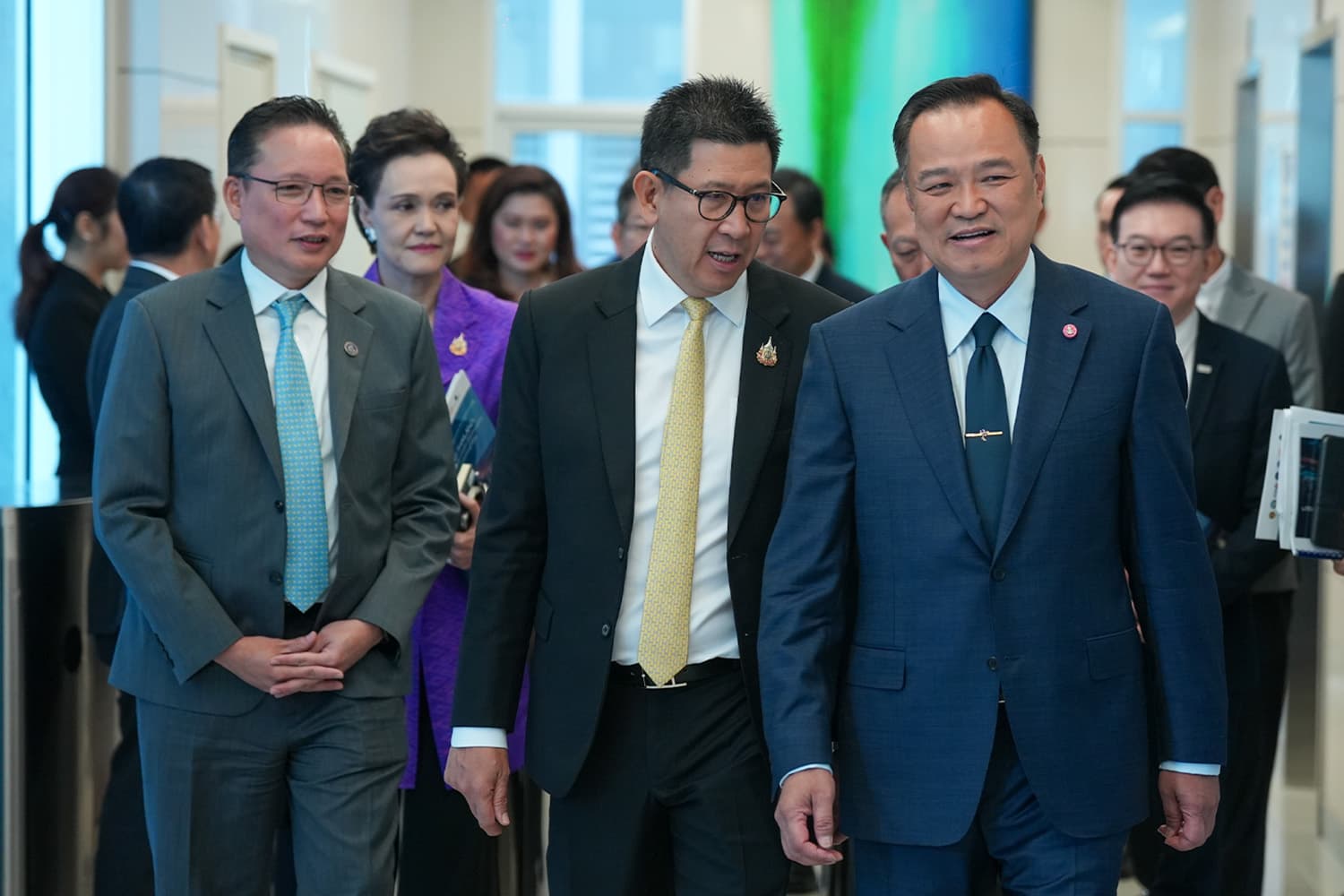 Photo Story : 4 เดือนก็ ‘ยุบสภา’ แล้ว ‘อนุทิน’ ปัดท่า ‘ภท.’ ไล่ ‘วันนอร์’