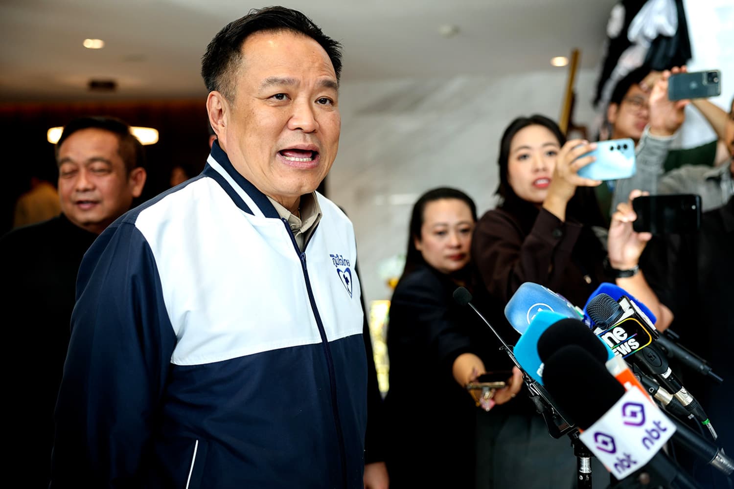 เร่งปิดแก้รธน.ก่อนยุบ ลือ 16 ม.ค.ตอบ “วันครูไม่ใช่เหรอ”