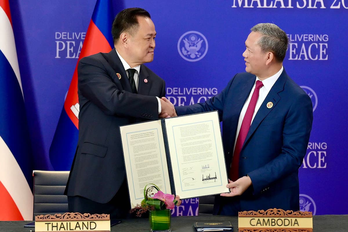 Anutin-the-Prime-Minister-traveled-to-Malaysia-for-a-meeting-2-SPACEBAR-Photo02.jpg