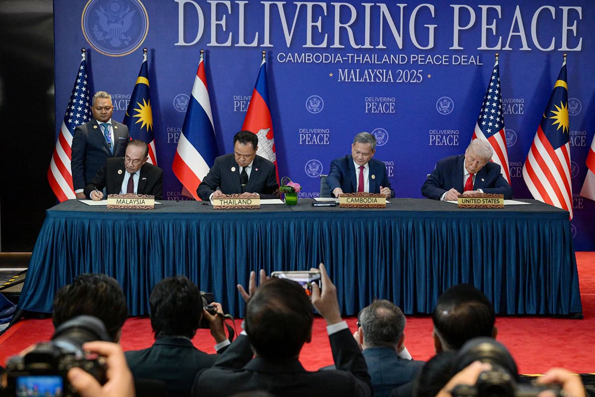 Anutin-the-Prime-Minister-traveled-to-Malaysia-for-a-meeting-2-SPACEBAR-Photo06.jpg