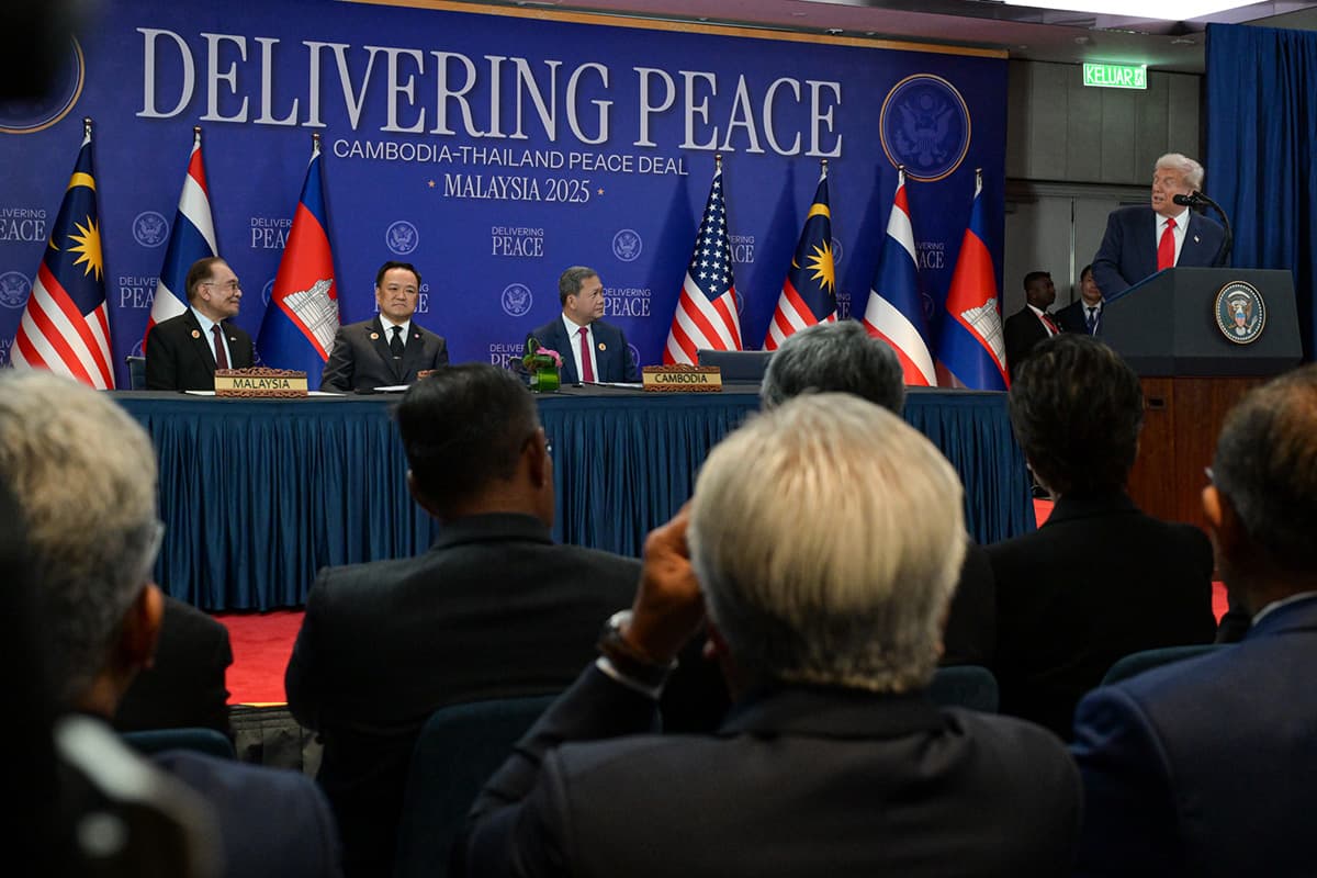 Anutin-the-Prime-Minister-traveled-to-Malaysia-for-a-meeting-2-SPACEBAR-Photo07.jpg