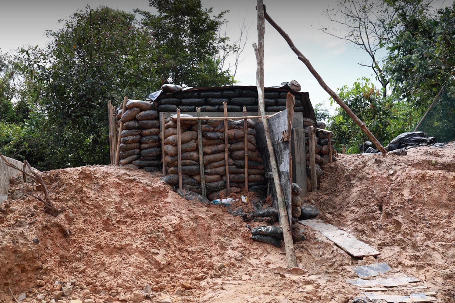 กองทัพภาคที่ 2 เร่งสร้างหลุมหลบภัยกว่า 250 แห่ง ปกป้อง 'กำลังพล-ประชาชน' ชายแดนไทย-กัมพูชา