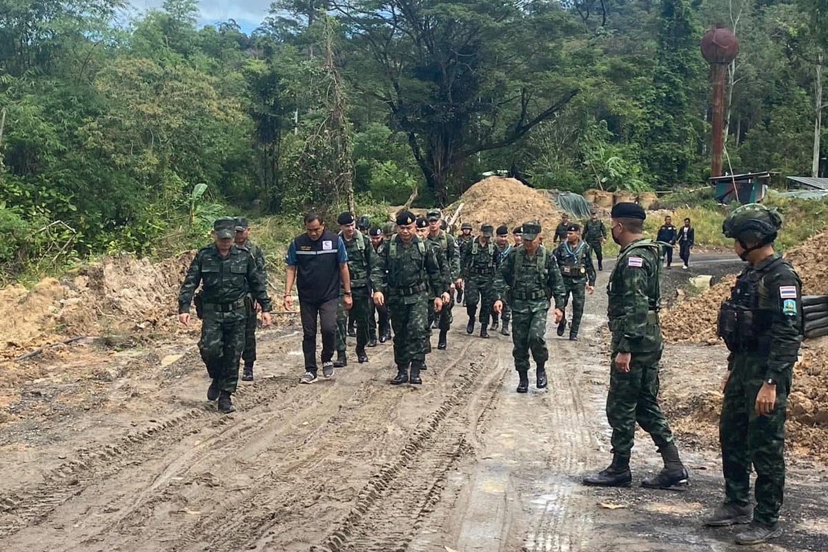 Army Region-2-is-rushing-to-build-over-250-bomb-shelters-along-the-Thai-Cambodian-border.psd-SPACEBAR-Photo01.jpg