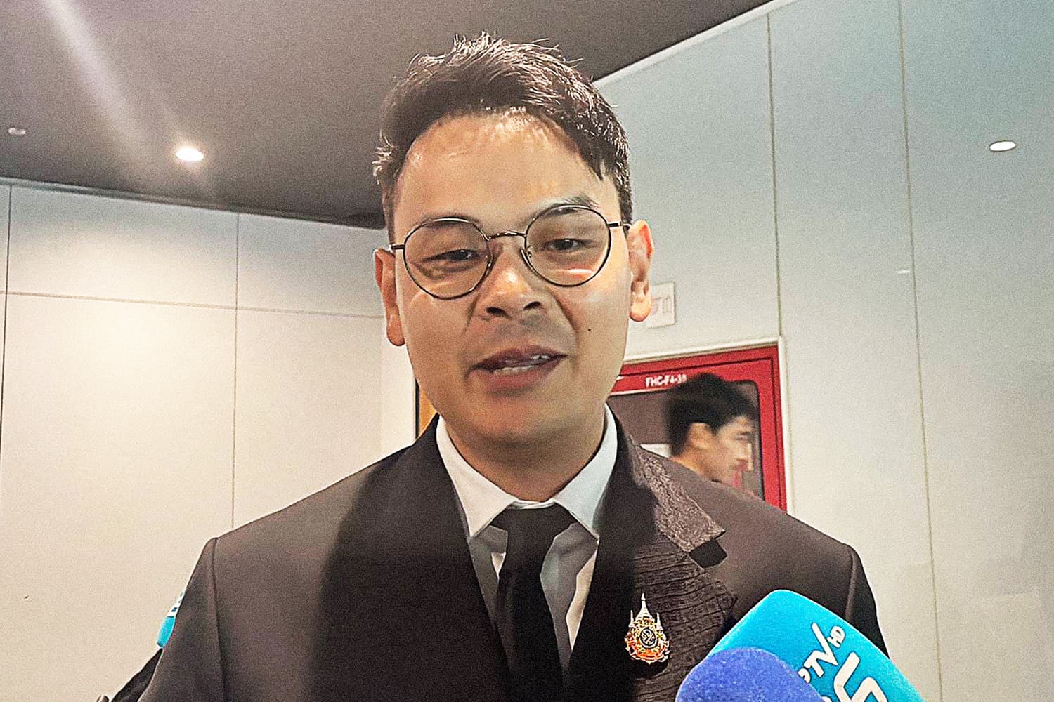 MOU ‘เบน สมิธ’ ดีอีให้ ‘ประเสริฐ - ธรรมนัส’ แจงเอง