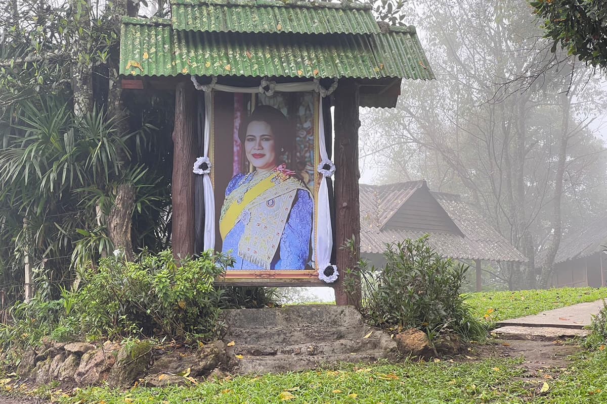 Her-Majesty-the-Queen Mother-Royal-Initiative-Project-Little-House-SPACEBAR-Photo01.jpg