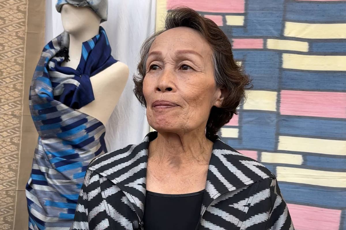 Her-Majesty-the-Queen Mother-gave-life-to-the-silk-people-of-Isan-creating-a-career-SPACEBAR-Photo01.jpg