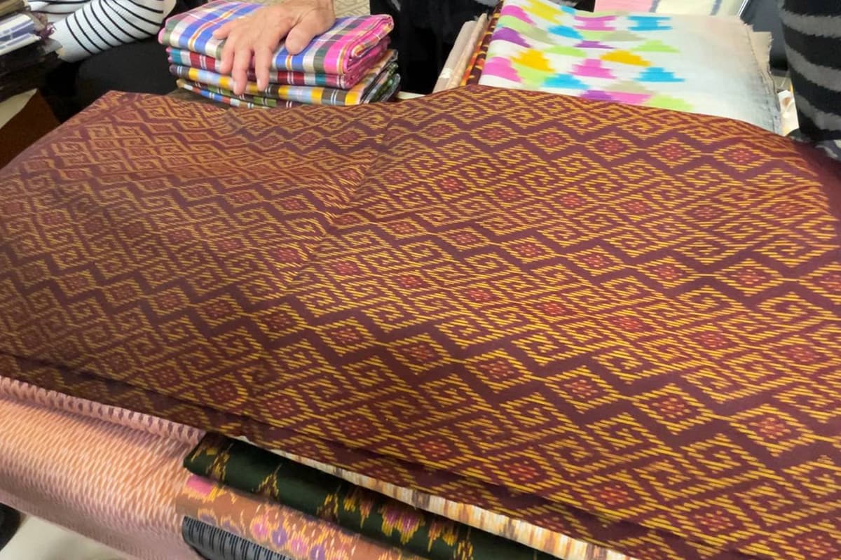 Her-Majesty-the-Queen Mother-gave-life-to-the-silk-people-of-Isan-creating-a-career-SPACEBAR-Photo03-1.jpg