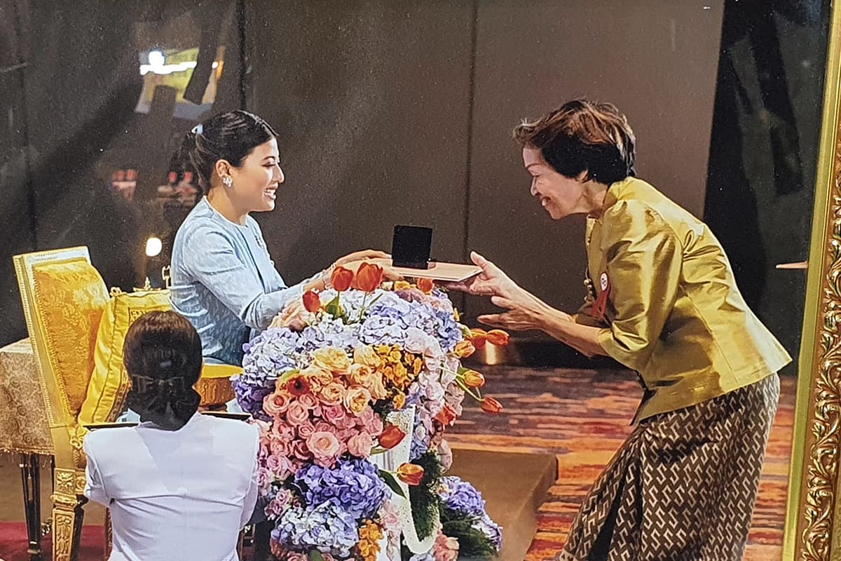 Her-Majesty-the-Queen Mother-gave-life-to-the-silk-people-of-Isan-creating-a-career-SPACEBAR-Photo08.jpg