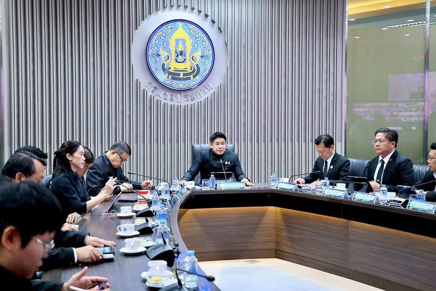 ก.เกษตรฯ มั่นใจคุมอยู่สถานการณ์น้ำ เดินหน้าผันน้ำออก 2 ฝั่ง